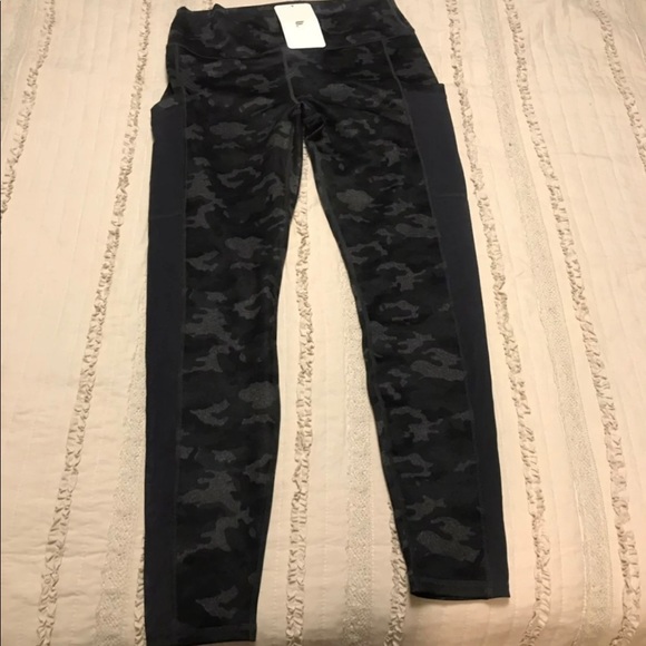 Fabletics Camo Mila Legging Large - Picture 3 of 7